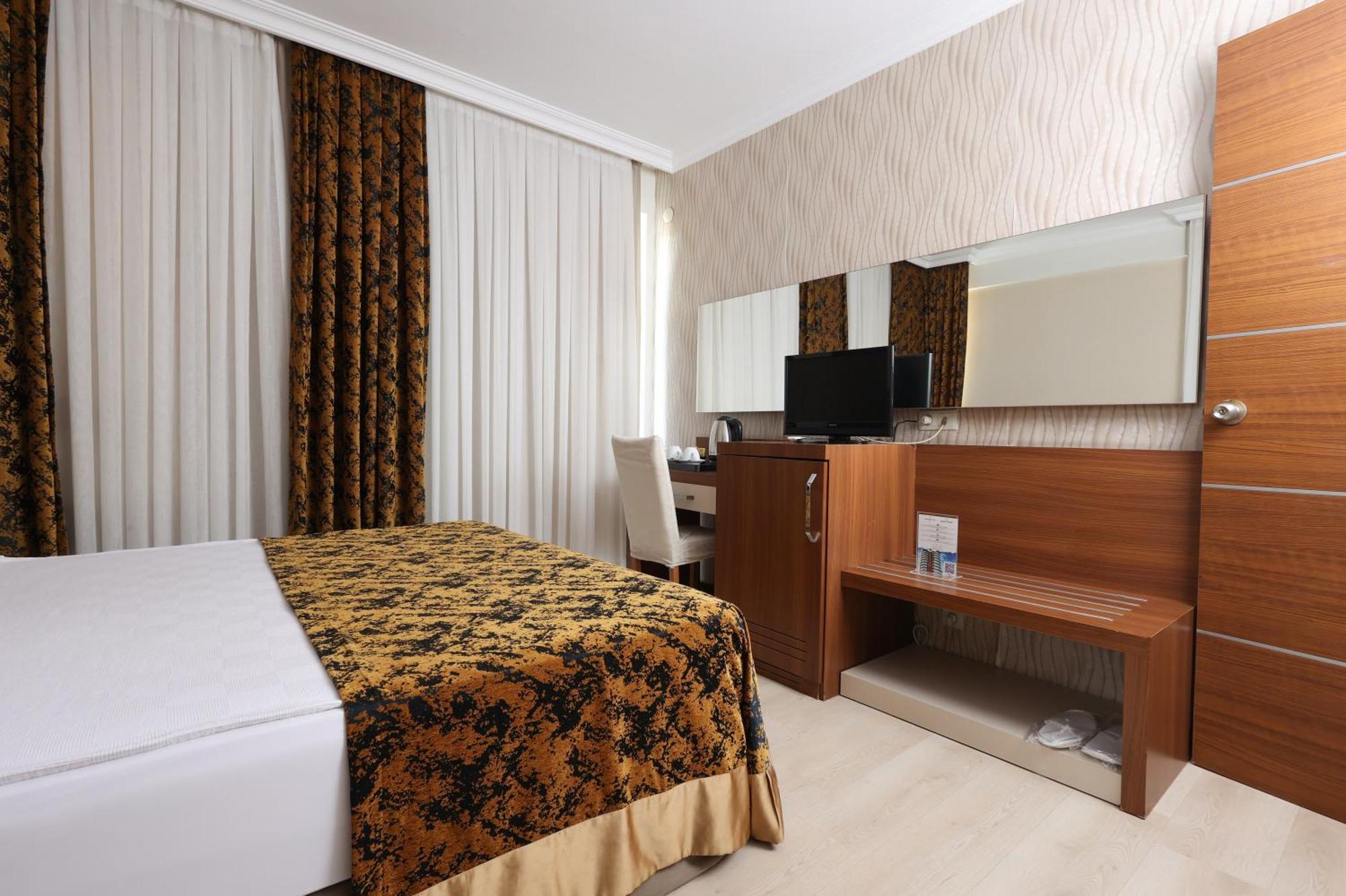 The Corner Park Hotel Antalya Exterior photo