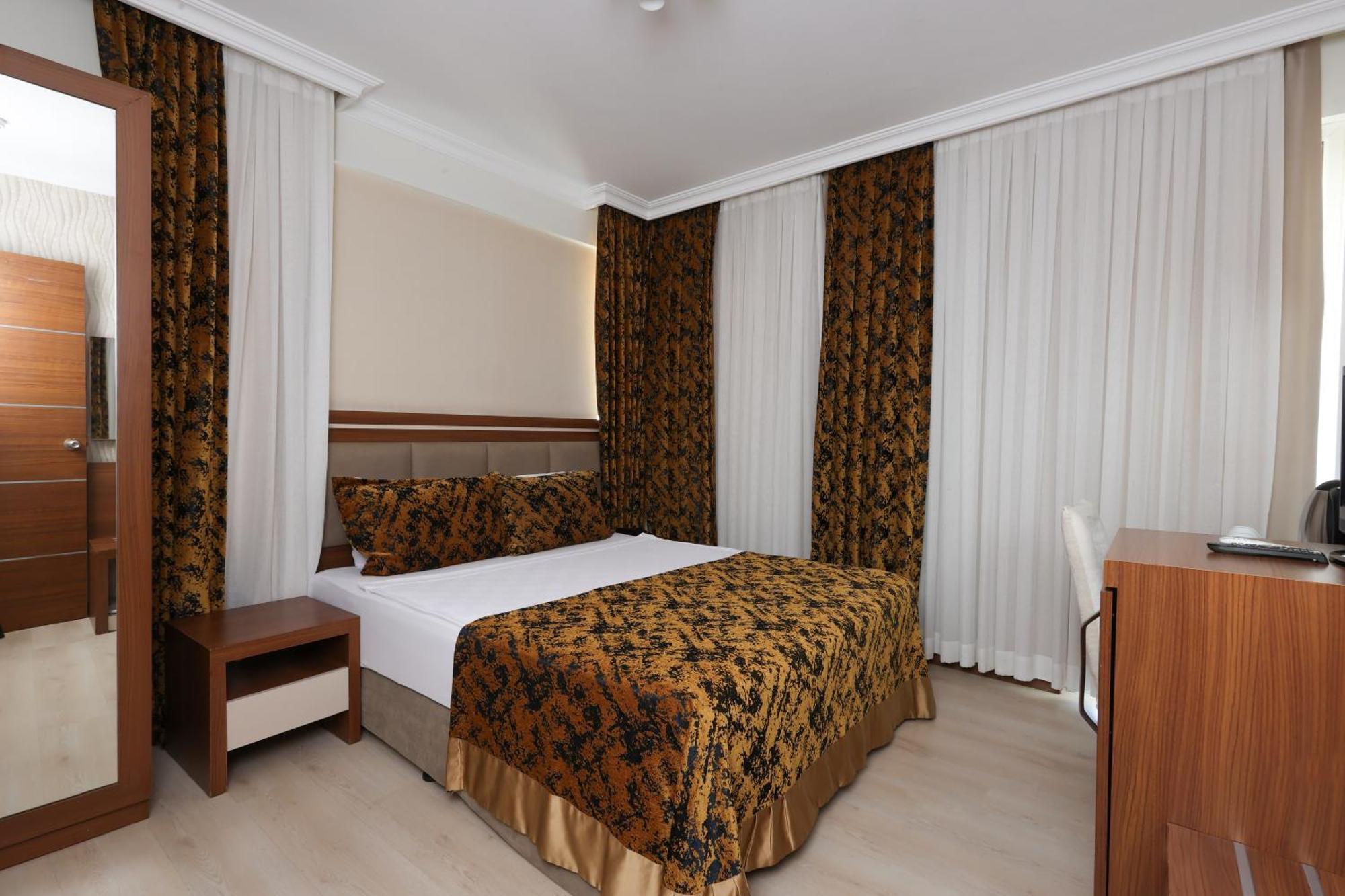 The Corner Park Hotel Antalya Exterior photo