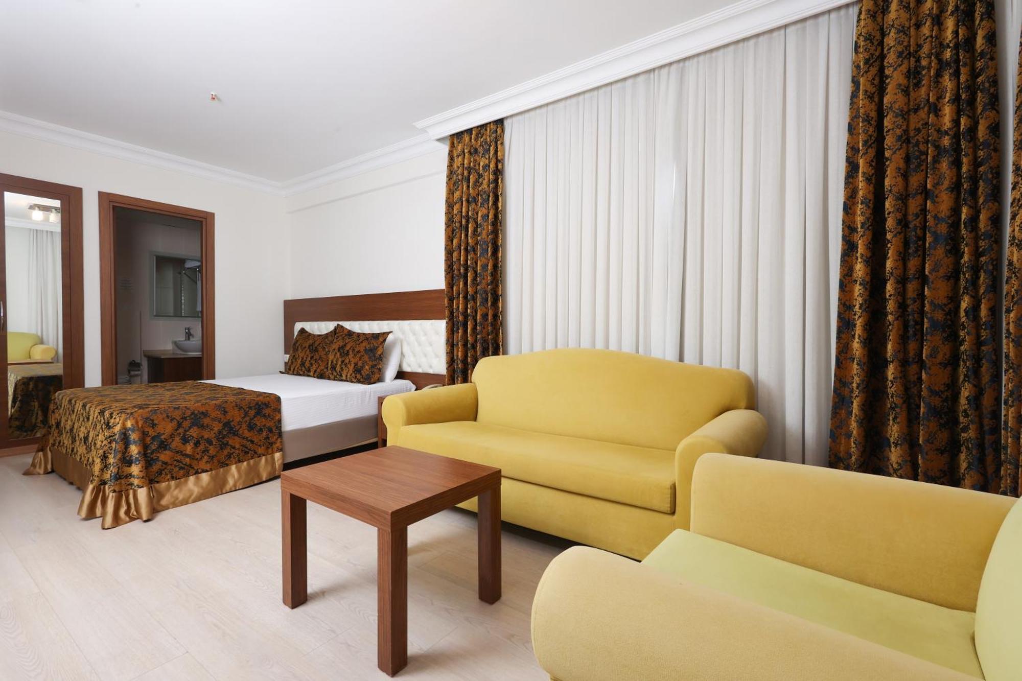 The Corner Park Hotel Antalya Exterior photo