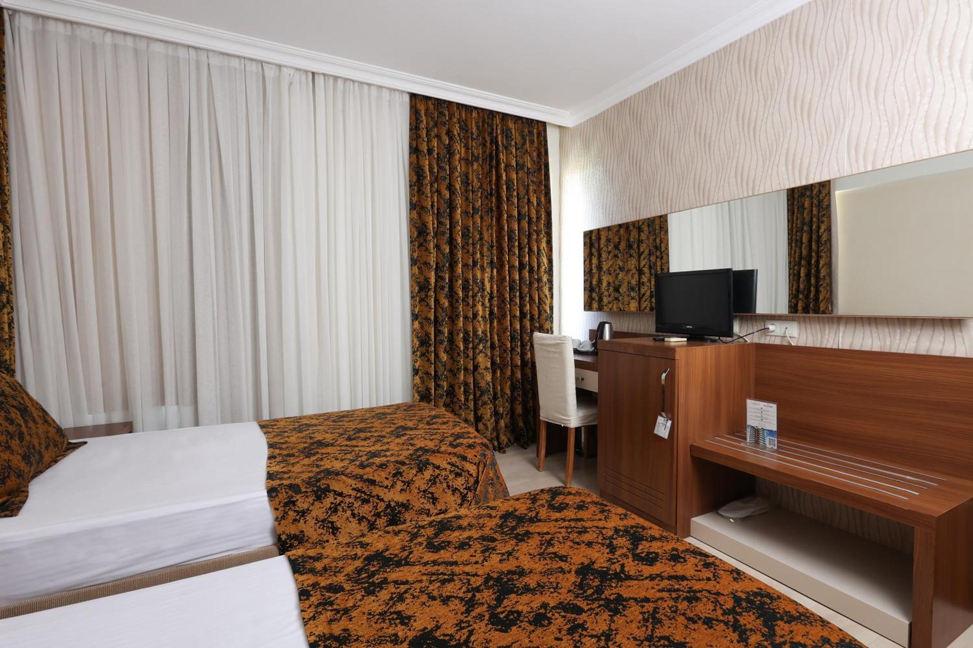 The Corner Park Hotel Antalya Exterior photo